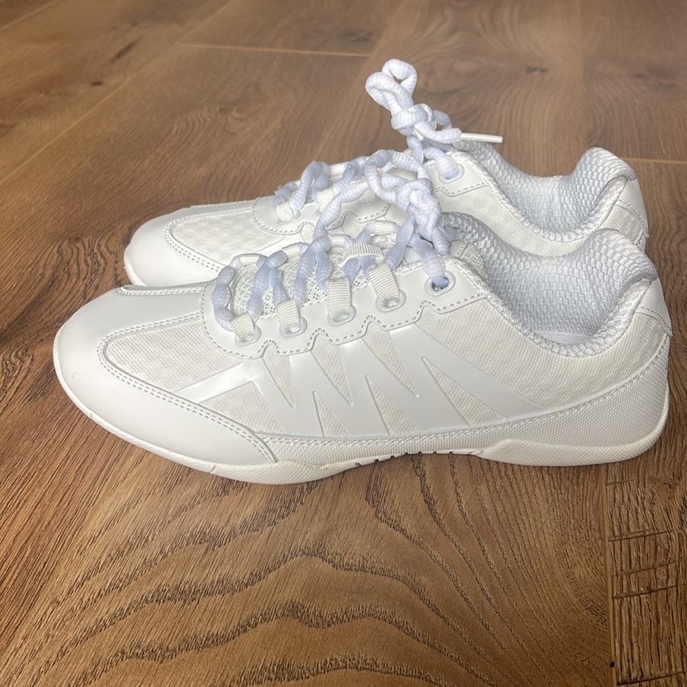 Chassé cheer shoes